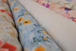 Baumwollstickerei mit Motiven