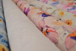 Baumwollstickerei mit Motiven